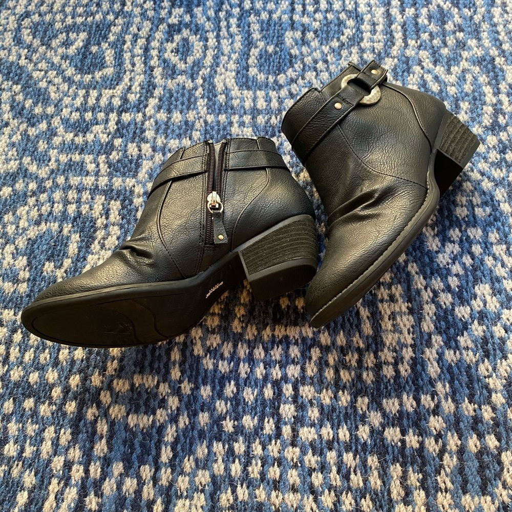 Black Dr.Scholl’d Heeled boot